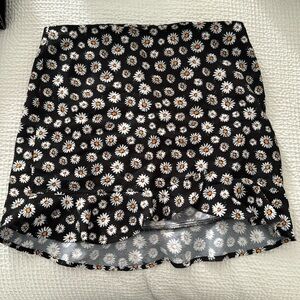 Daisy skirt- pull and bear- perfect condition